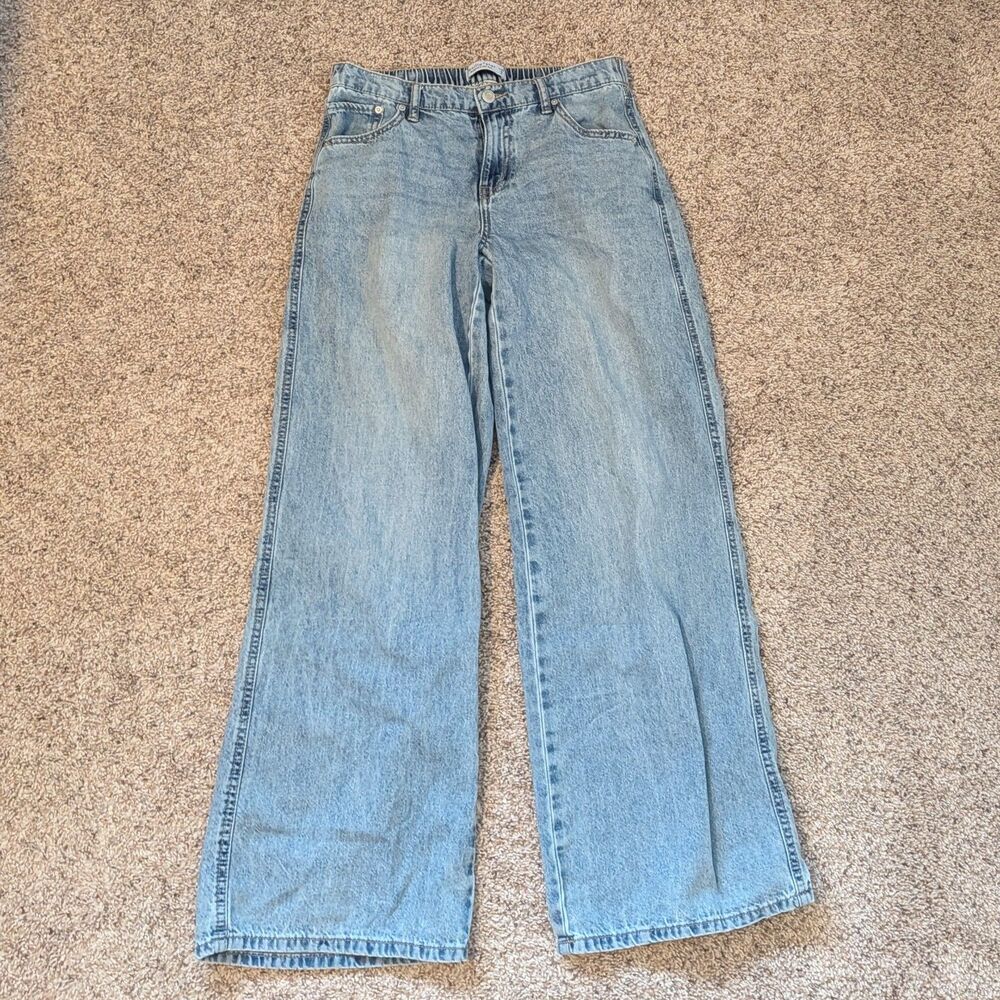 Vanilla Star Light-wash Blue Wide-leg Baggy Denim Jeans with a relaxed Y2K style